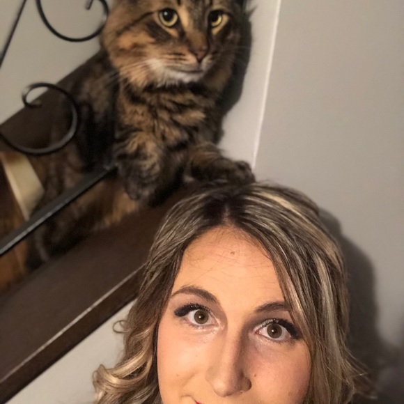 Meet your Posher, Chelsey - Picture 1 of 2